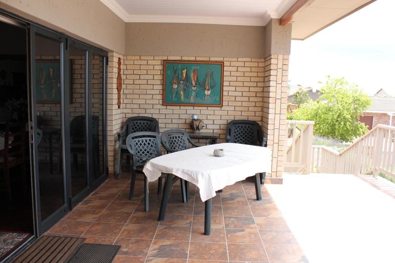 Traveller'S Rest, Reebok Bed and Breakfast Mossel Bay Esterno foto